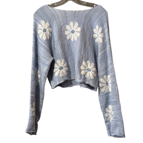 Altar'd State Size Medium Blue Floral Crop Sweater Daiseys Lightweight Cotton - Picture 2 of 10